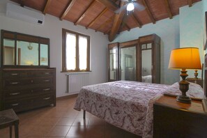 4 chambres, fer et planche à repasser, Wi-Fi