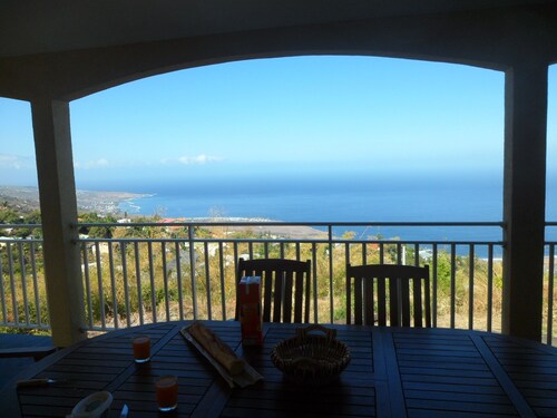 Trois Bassins: House / Villa - Les trois bassins