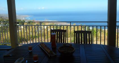 Trois Bassins: House / Villa - Les trois bassins