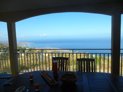Trois Bassins: House / Villa - Les trois bassins