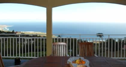 Trois Bassins: House / Villa - Les trois bassins