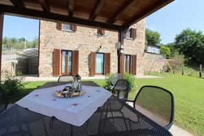 تناول الطعام بالخارج