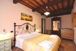 9 bedrooms, iron/ironing board, WiFi