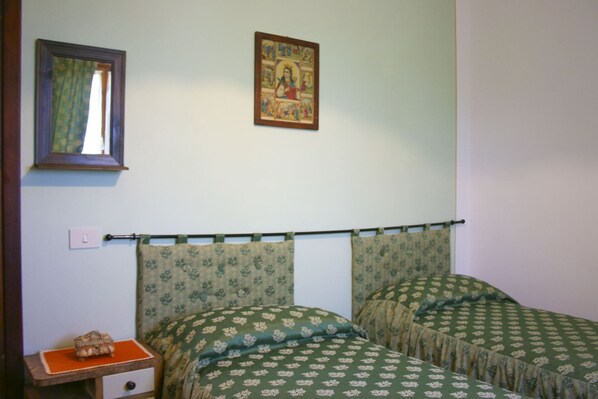 5 bedrooms, bed sheets