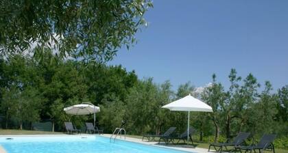 Kaunis huvila näköalapaikalla, uima-allas ja yksityinen puutarha. Montepulciano.