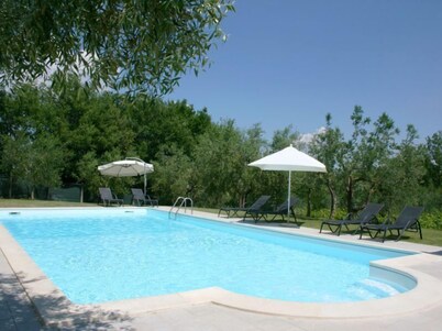 Panoramic villa surrounded by vineyards and olive groves, 5 km from Montepulciano and Torrita di Sie