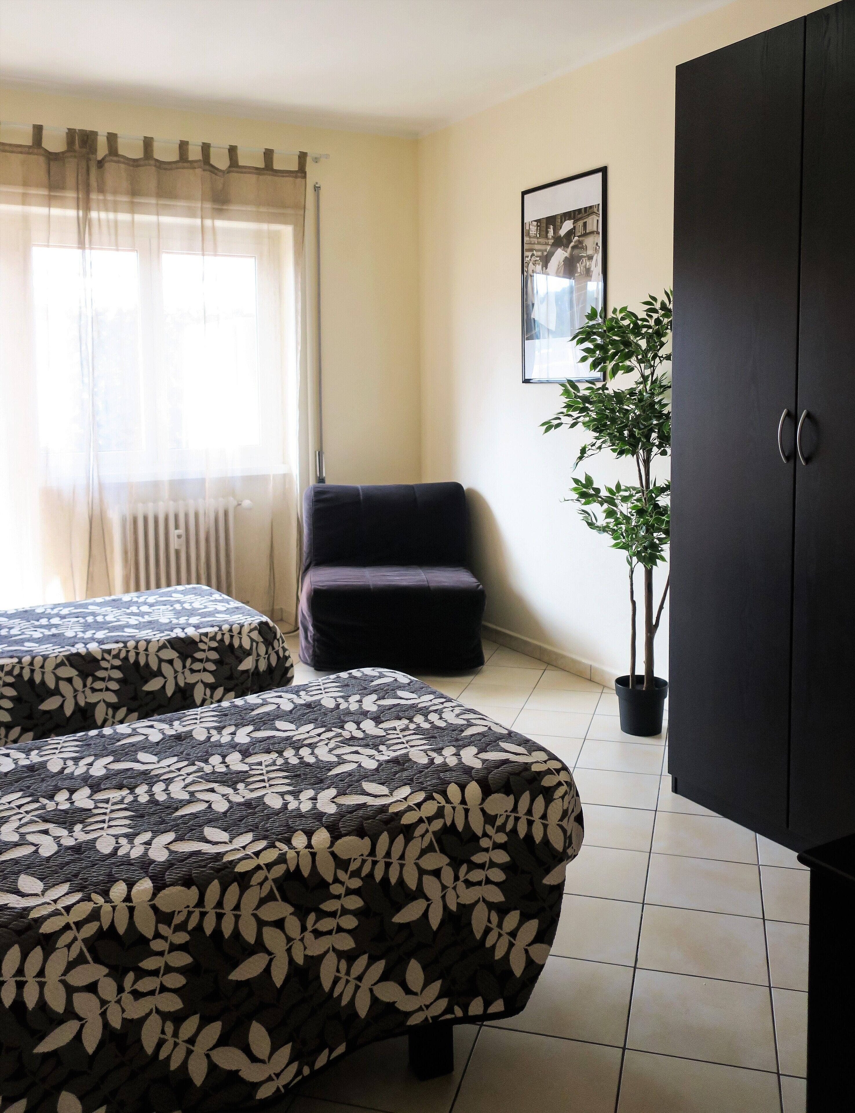 2 bedrooms, desk, soundproofing, iron/ironing board