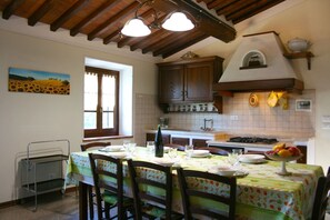 Fridge, oven, dishwasher, coffee/tea maker - Old stone farmhouse, large outdoor area with paved terrace equipped with garden furniture. Quiet and (Monte San Savino)