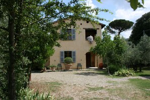 Exterior - Villa with private pool, tennis court and table tennis located in Castiglion Fiorentino. Panoramic p (Castiglion Fiorentino)