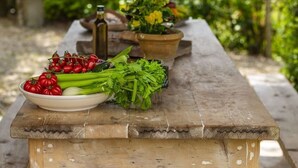 Outdoor dining - Villa with private pool, tennis court and table tennis located in Castiglion Fiorentino. Panoramic p (Castiglion Fiorentino)
