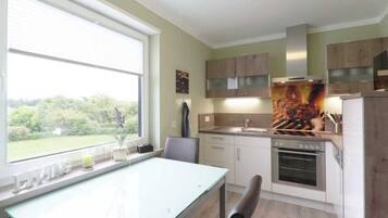 Kühlschrank, Mikrowelle, Ofen, Geschirrspüler