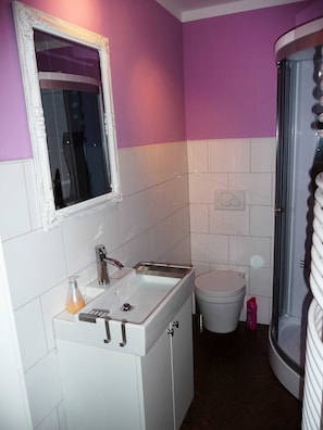 Towels, toilet paper