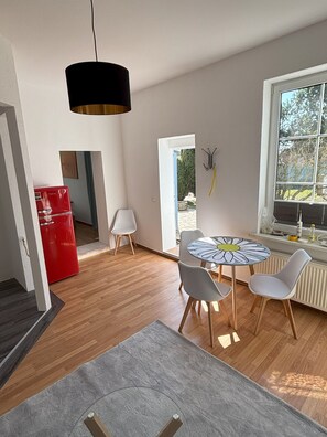 Unclassified image, 5 of 18, button