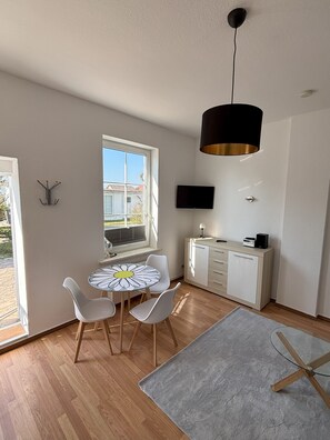 Unclassified image, 2 of 18, button