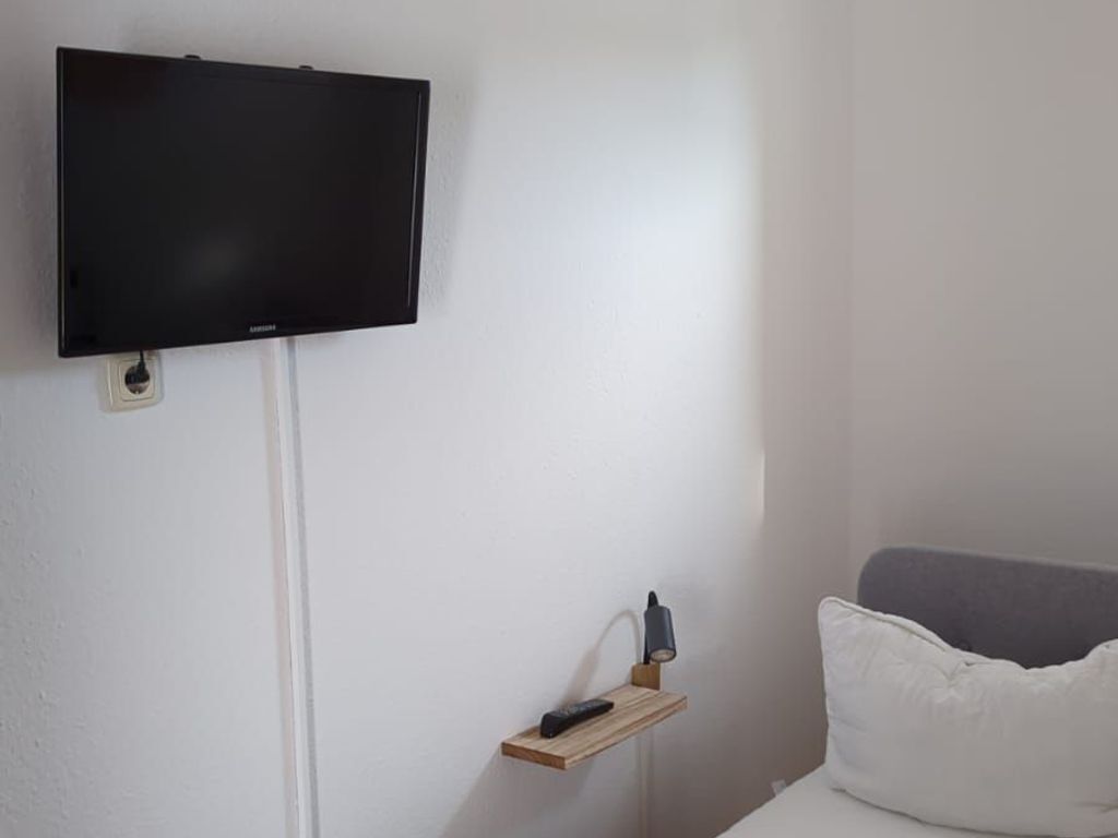 2 bedrooms, travel cot