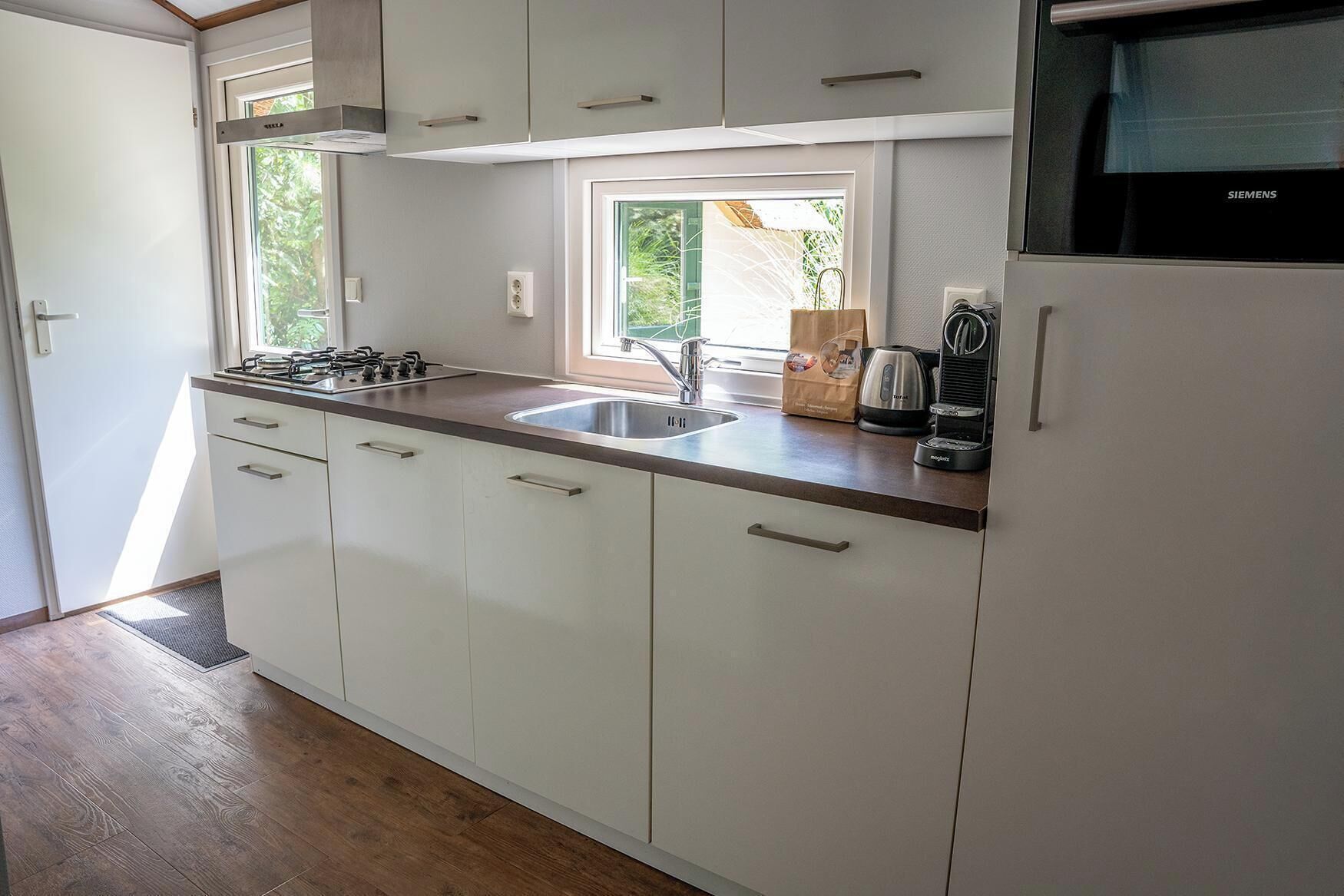 Fridge, microwave, dishwasher, cookware/dishes/utensils