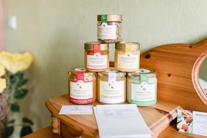 Een douche, een haardroger, handdoeken