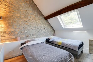2 Schlafzimmer, schallisolierte Zimmer, Bügeleisen/Bügelbrett, WLAN