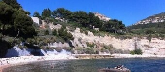 Air-conditioned villa in residence with swimming pool and tennis court