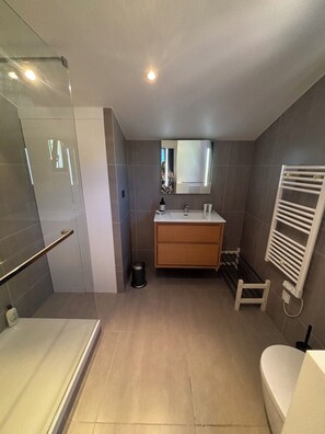 Bathtub, hair dryer, towels - Splendid sea view villa, quiet heated pool near St-Tropez, beaches. (La Croix-Valmer)