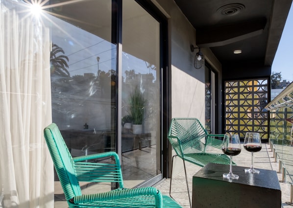 Two-Bedroom Apartment with Balcony | Balcón