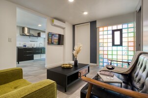 Standard Studio | Living room | Smart TV