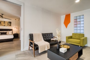 Standard Studio | Living area | Smart TV