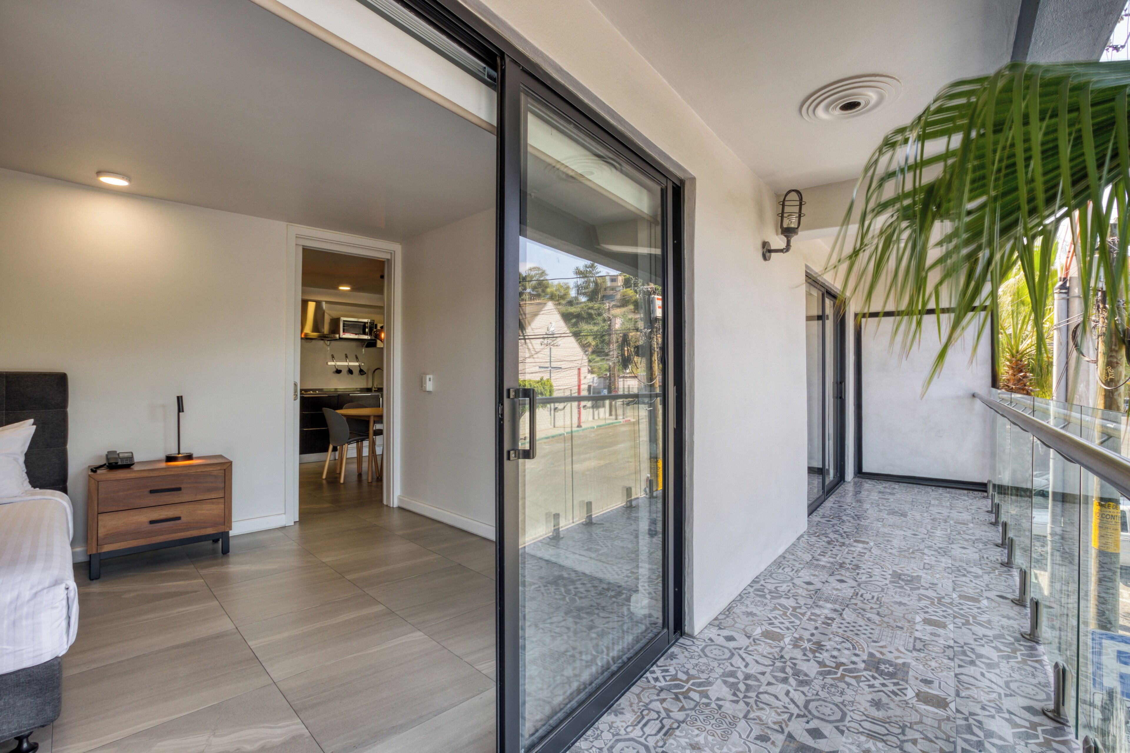 Two-Bedroom Apartment with Balcony | Balcón
