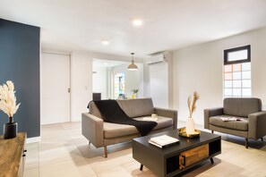 Familienapartment | Wohnbereich | Smart-TV