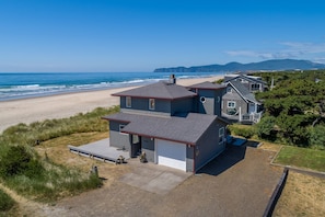 Exterior - Oceanfront, steps from beach (Cloverdale)
