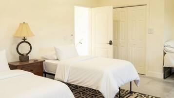 2 bedrooms, iron/ironing board, travel cot, free WiFi