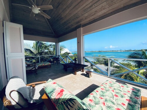 Sweeping views of Cocoa bay beach , green turtles & Rays