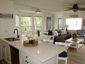 Smart TV, Netflix, streaming services - Reel Large END Unit in Ocean Pointe Suites - Newly Renovated! (Tavernier)