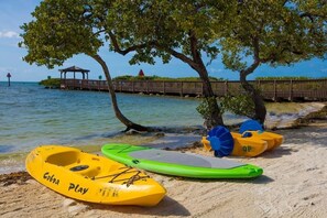 Beach nearby, sun loungers, beach towels - Reel Large END Unit in Ocean Pointe Suites - Newly Renovated! (Tavernier)