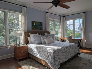 4 bedrooms, desk, iron/ironing board, free WiFi