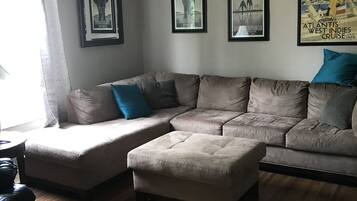Comfort House, 3 Bedrooms, Terrace, Garden View | Living room | Flat-screen TV, fireplace, pay films