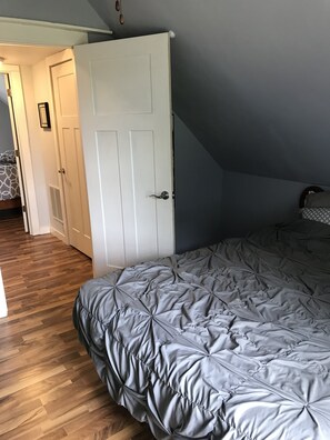Casa Confort, 3 habitaciones, Terraza, vista al jardín | 1 habitación, escritorio, tabla de planchar con plancha y wifi gratis 