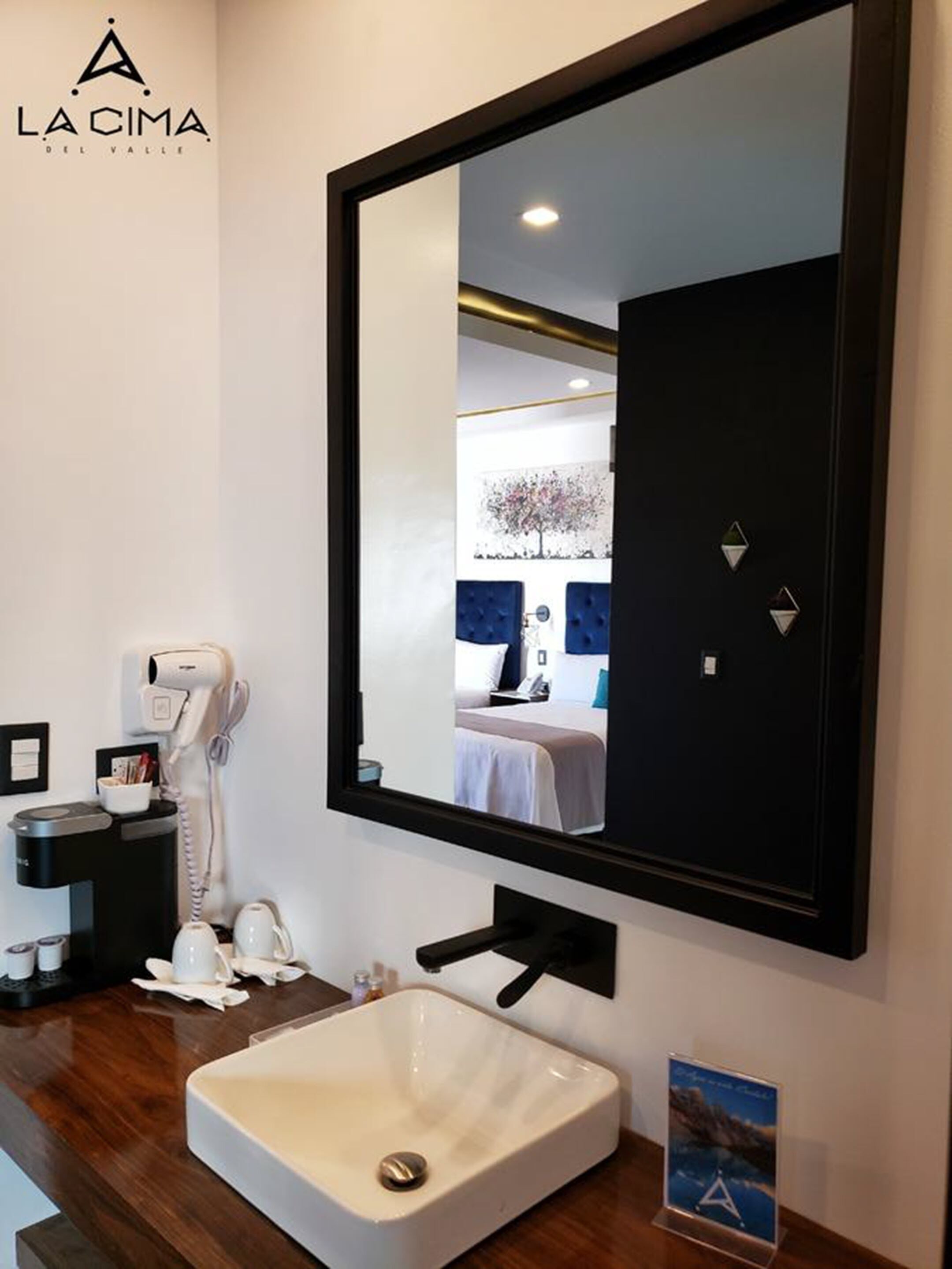 design double room | bathroom | shower, free toiletries, hair dryer, towels