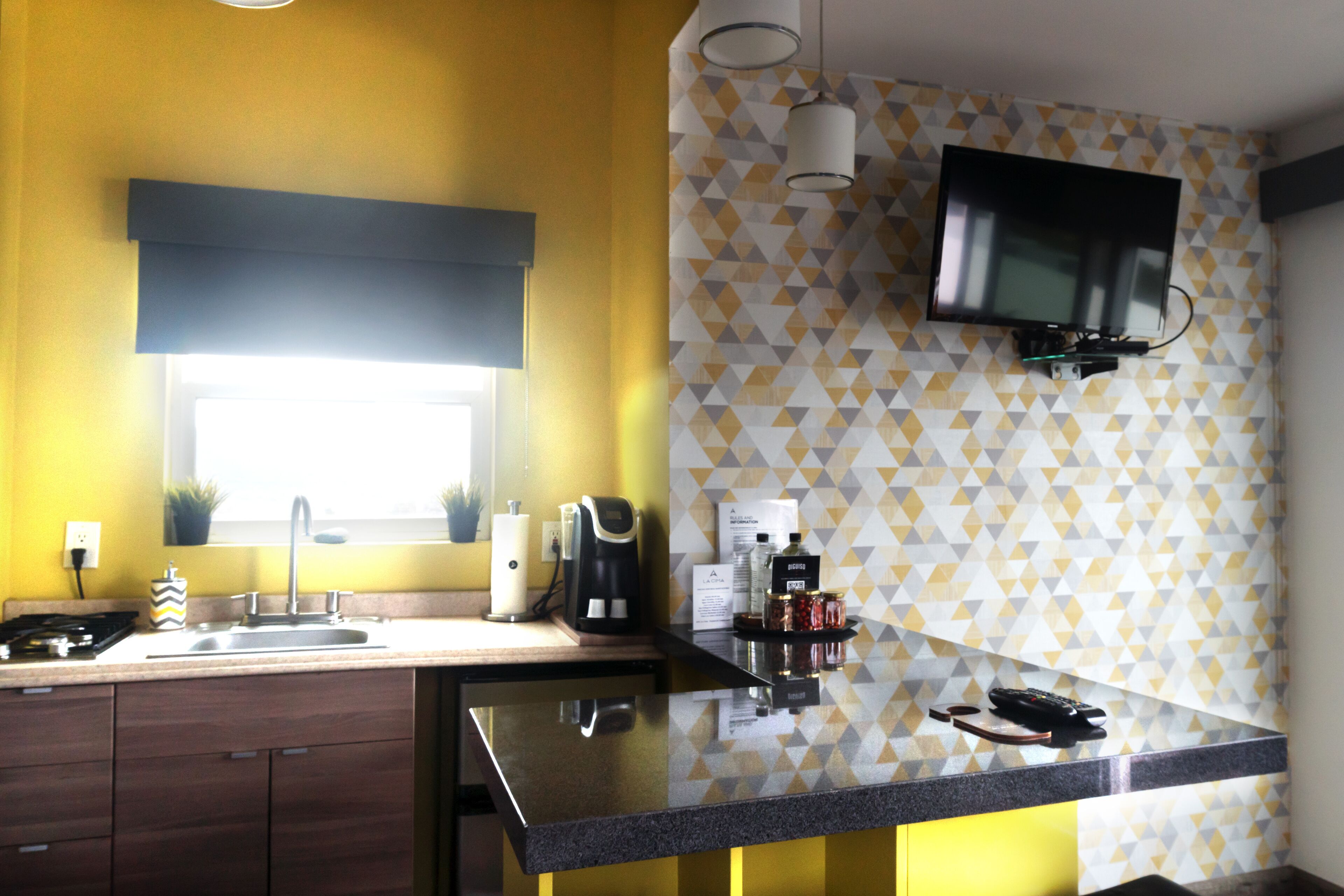 junior suite, 1 queen bed, kitchenette | 1 bedroom, frette italian sheets, premium bedding, down duvets