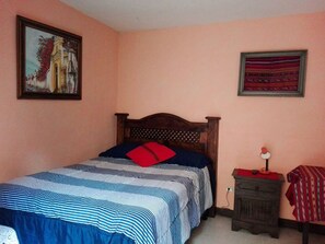 Deluxe Double Room, 1 Queen Bed, Non Smoking, Shared Bathroom | Desk, iron/ironing board, free WiFi, bed sheets - Casa de Leon (Antigua Guatemala)