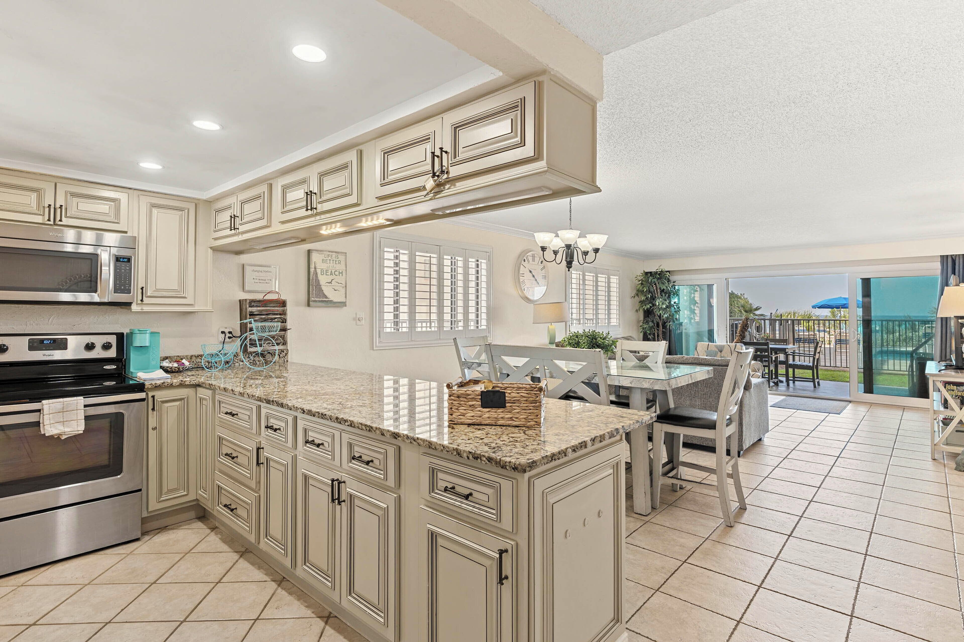Coffee/tea maker, fridge, microwave, stovetop