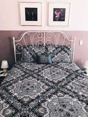 Iron/ironing board, free WiFi, bed sheets