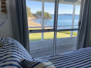 In-room safe, desk, iron/ironing board, free WiFi - Beachfront Escape - Tapeka Beach Bach (Tapeka Point (Russell))