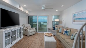 TV - Spacious condo with sleeping loft - Sleeps 10 on Pensacola Bay - San Deluna 29 (Pensacola Beach)