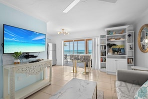 TV, DVD-spiller, stereoanlegg og kontorer