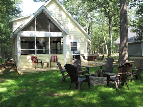 Couples Retreat, NEW Hot Tub 2022, ORV, Right From the Front Door