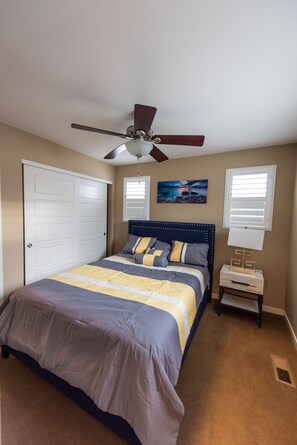 3 habitaciones, tabla de planchar con plancha, wifi y ropa de cama 