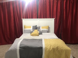 3 habitaciones, tabla de planchar con plancha, wifi y ropa de cama 