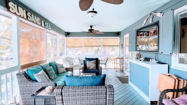 Smart TV, fireplace, Netflix, DVD player