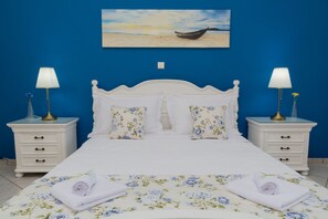 3 bedrooms, desk, laptop workspace, soundproofing